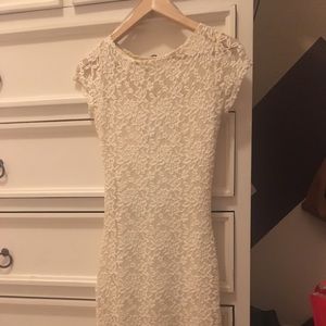 White/ cream lace dress || size 3-4